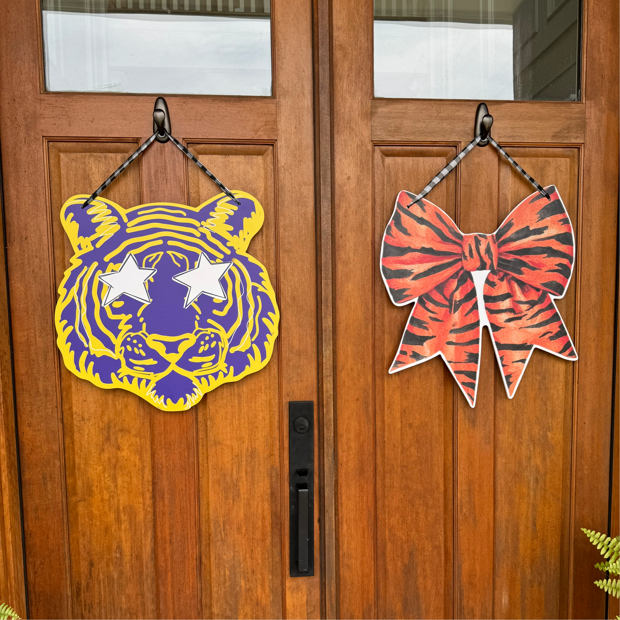 Tiger Bow Door Hanger